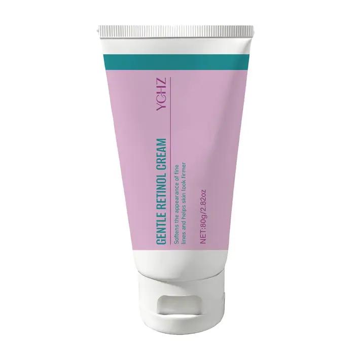 Crème hydratante au rétinol et au collagène, à la texture délicate et riche, hydrate la peau, la ren