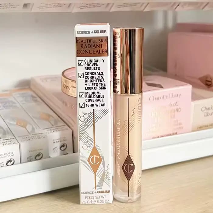 Fond de teint liquide Charlotte Tilbury Cosmetics Soft Light Essence, correcteur, couvrance totale, 