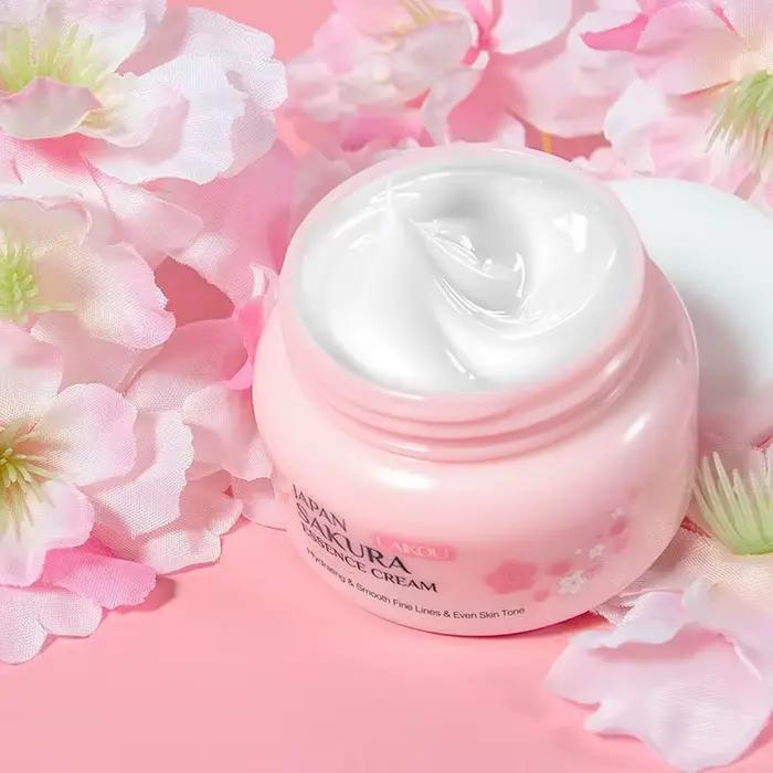 Crème pour le visage à l'essence de Sakura du Japon