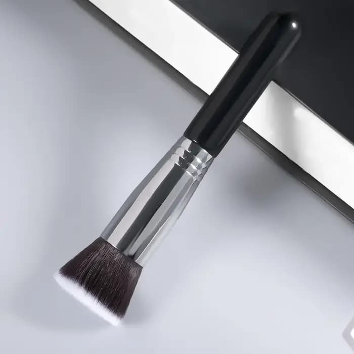 Pinceau à poudre pinceaux de maquillage professionnels noir fond de teint multifonctionnel Blush sculpture bronzant