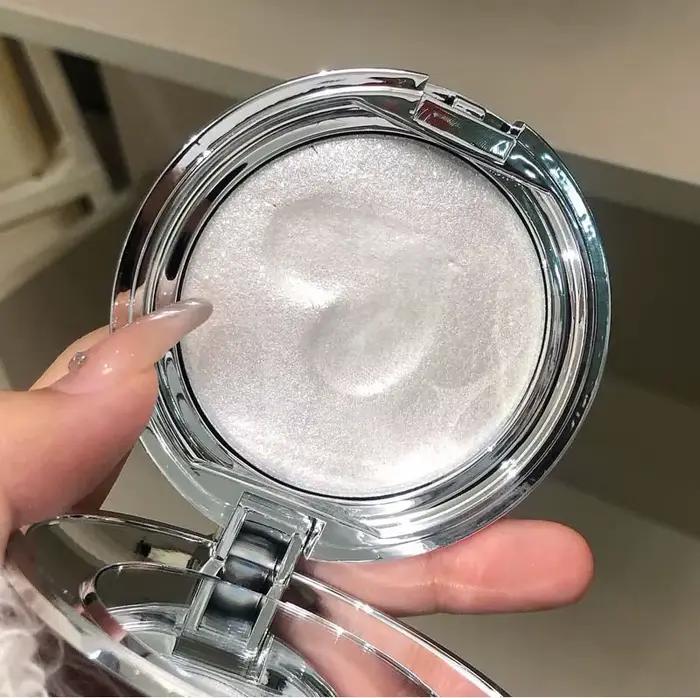 Crème illuminatrice pour le maquillage