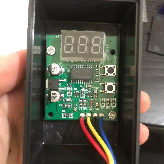 Correcteur de vitesse de véhicule, convertisseur de signal d'impulsion, ajusteur d'odomètre pour voitures et camions, calibrateur de compteur de vitesse 12V/24V