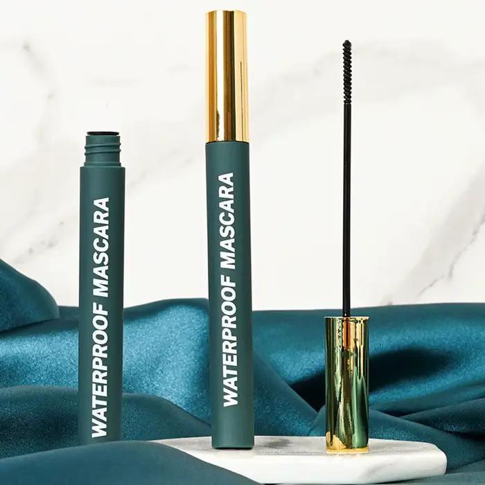 Mascara 4D, Noir