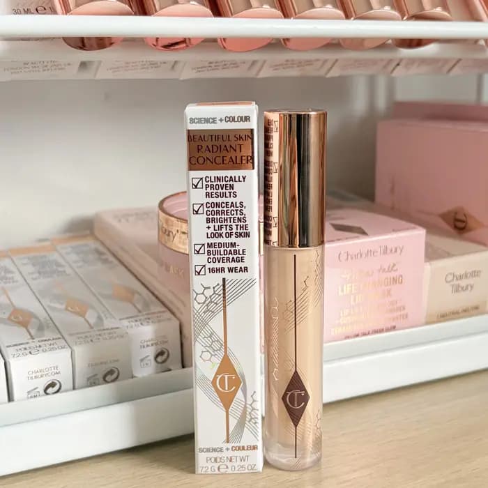 Charlotte Tilbury CT Concealer Honey Foundation : Maquillage qui cache efficacement les imperfections du visage