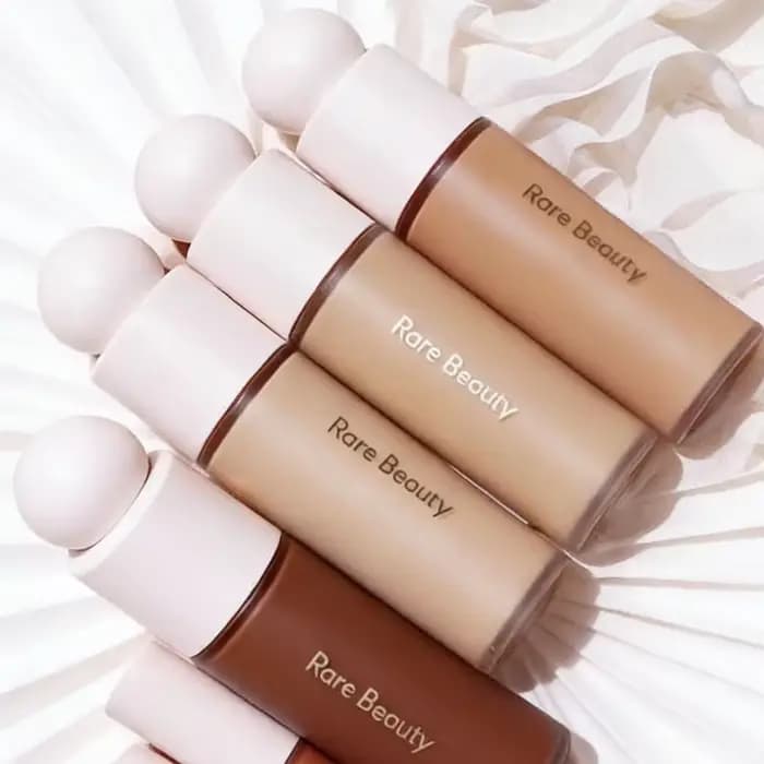 Fond de teint liquide soyeux Rare Beauty pour le visage