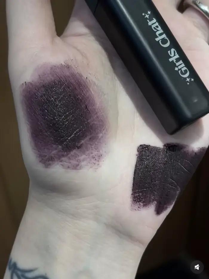 Girlschat brillant à lèvres miroitant hydratant nu mat velours lisse foncé gothique boue
