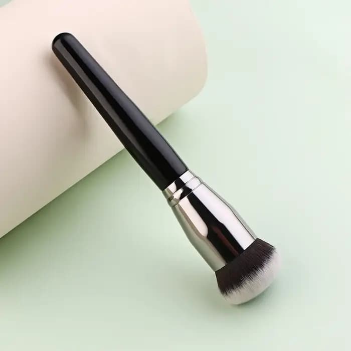 Pinceau de maquillage pour fond de teint noir