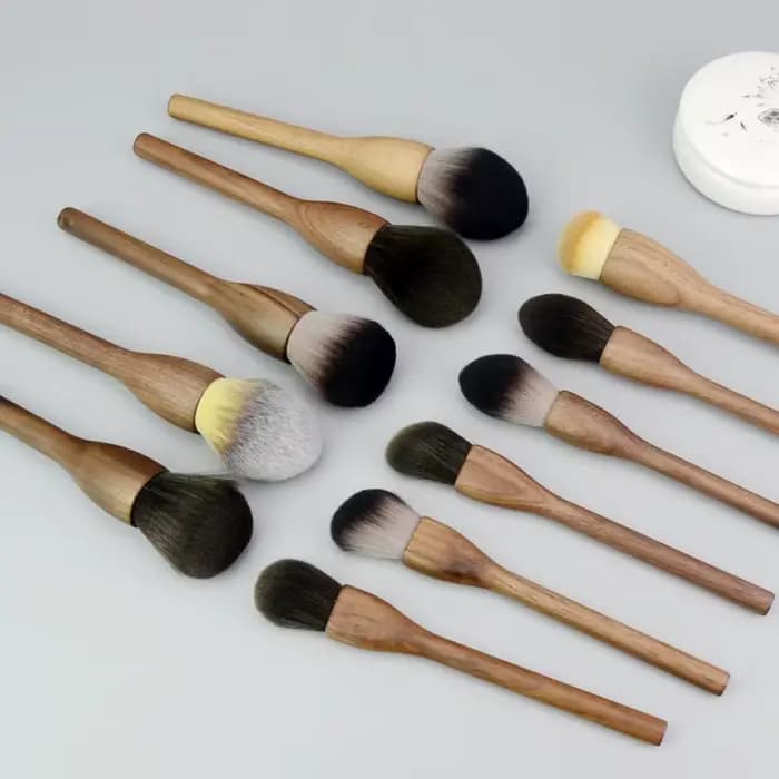Pinceaux à manche en noyer pour maquillage