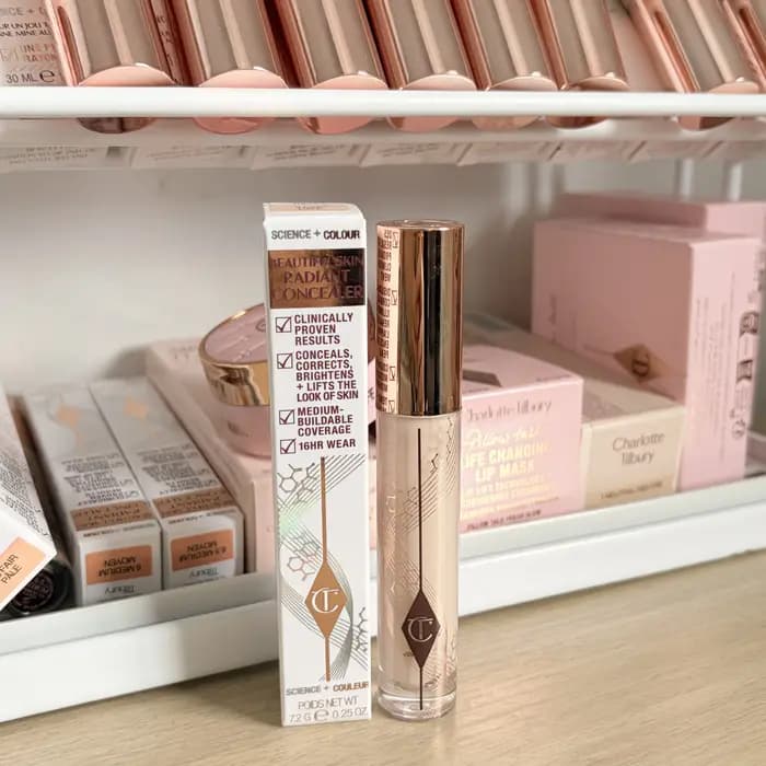 Charlotte Tilbury CT Concealer Honey Foundation : Maquillage qui cache efficacement les imperfections du visage