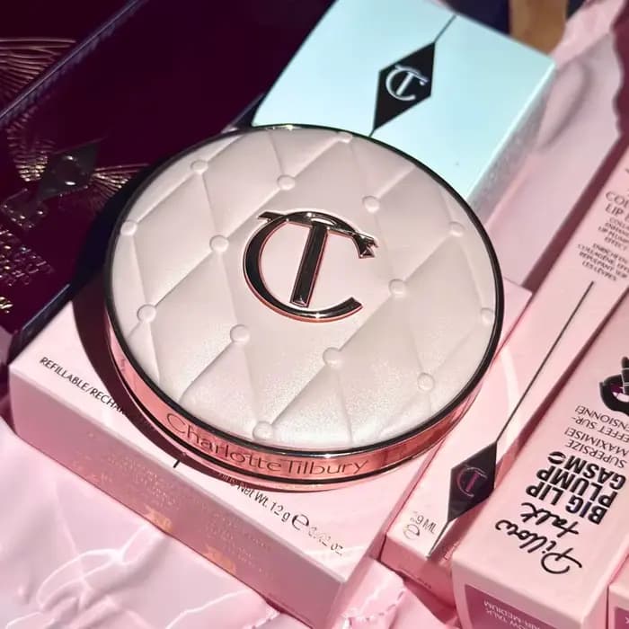 Charlotte Tilbury Micro Light Powder Cushion Ultra – Fond de Teint Liquide en Flacon à Texture Fine Poudrée