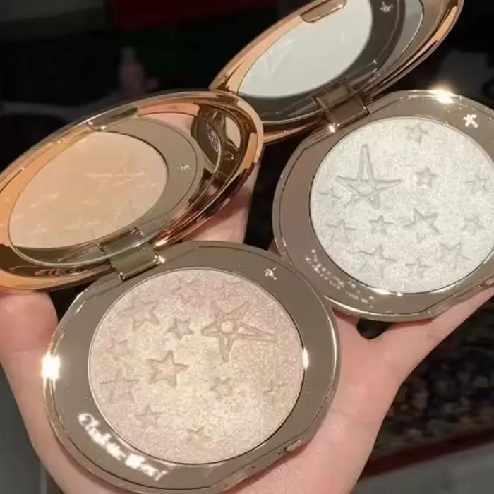Poudre de maquillage en spray haute brillance pour un teint lumineux et une peau douce