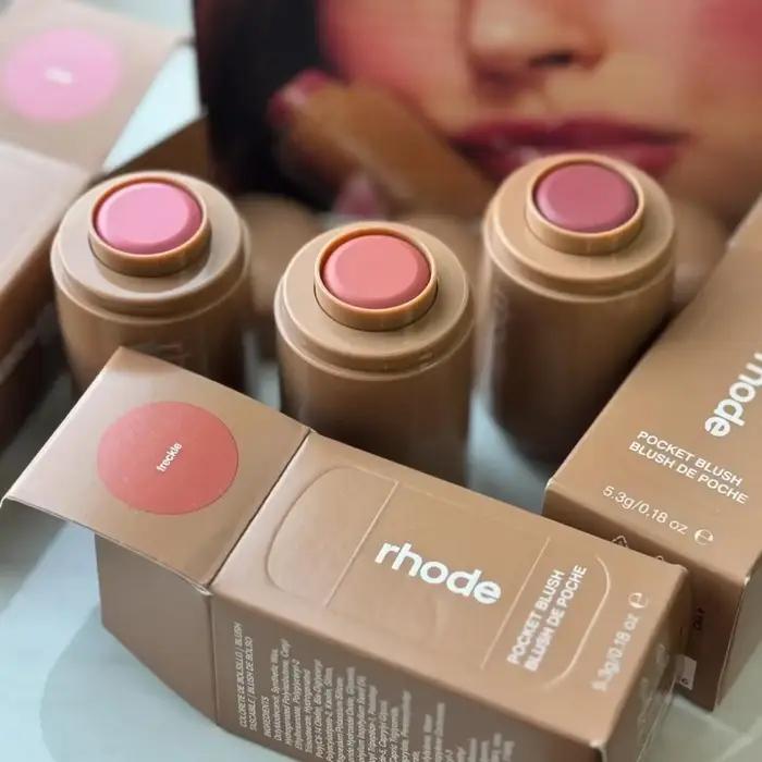 Rouge à Joues Brillant Hydratant Naturel Couleurs Vibrantes Pour Toutes Les Occasions Femme