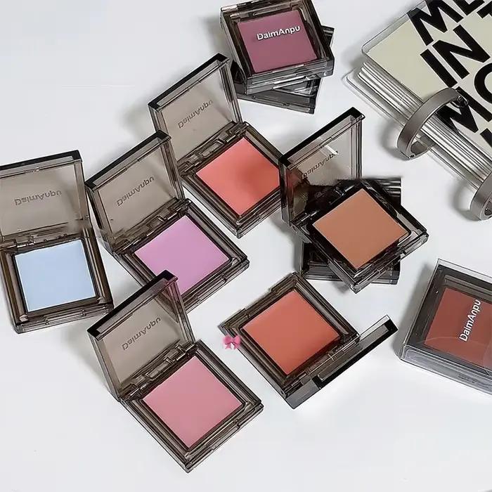 Palette de fards à joues marron