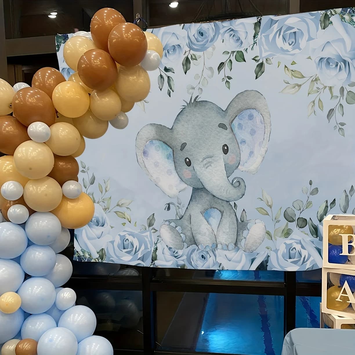 Fond d'éléphant bleu, arrière-plan de photographie d'éléphant mignon pour fête d'anniversaire de gar