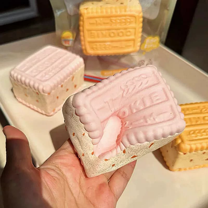 Biscuits épais au beurre rebondissants, souples et moelleux, imitation alimentaire, ornement décorat