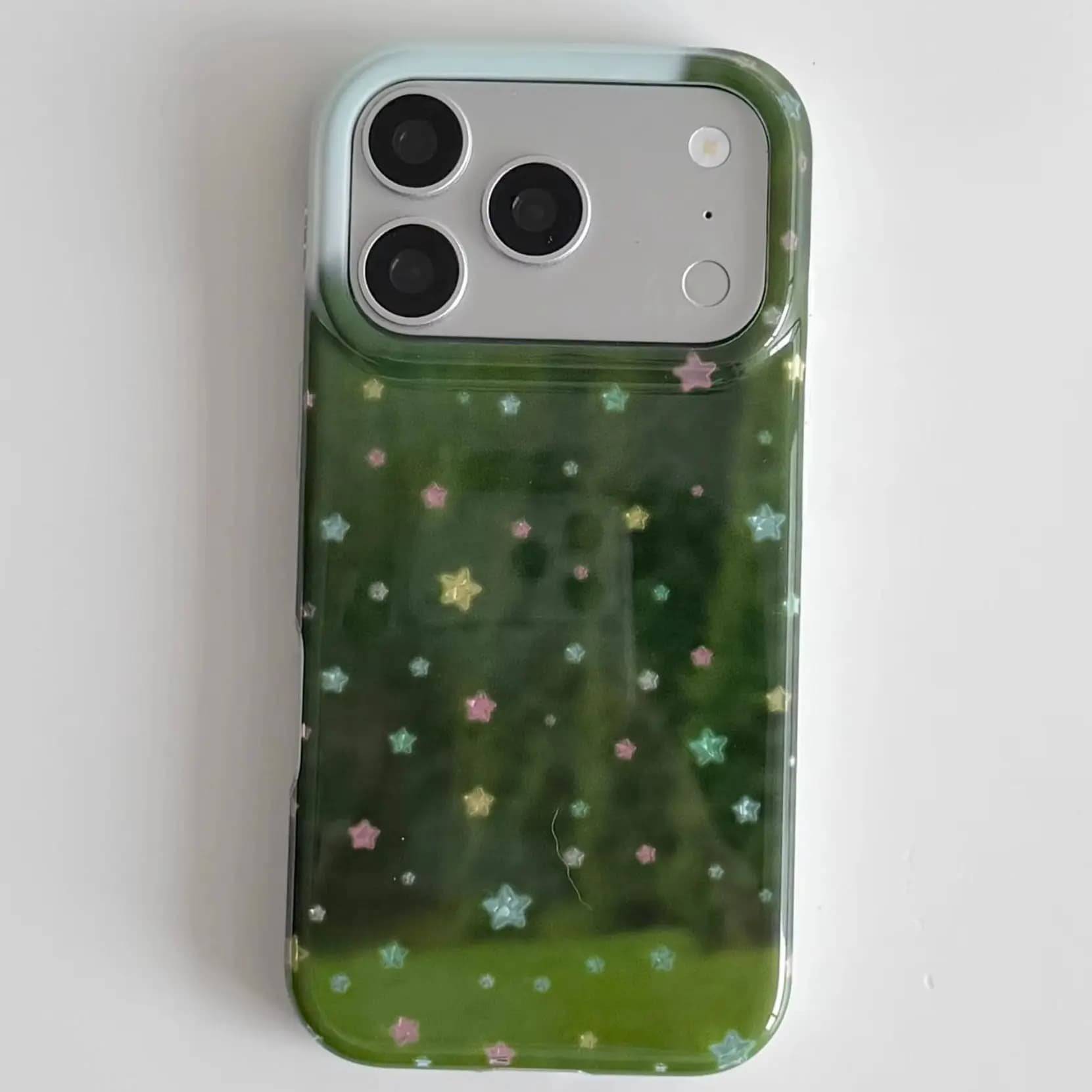 Coque de téléphone Y2K anti-chute avec étoiles colorées sur fond vert pour iPhone 17 Air 16 15 14 13