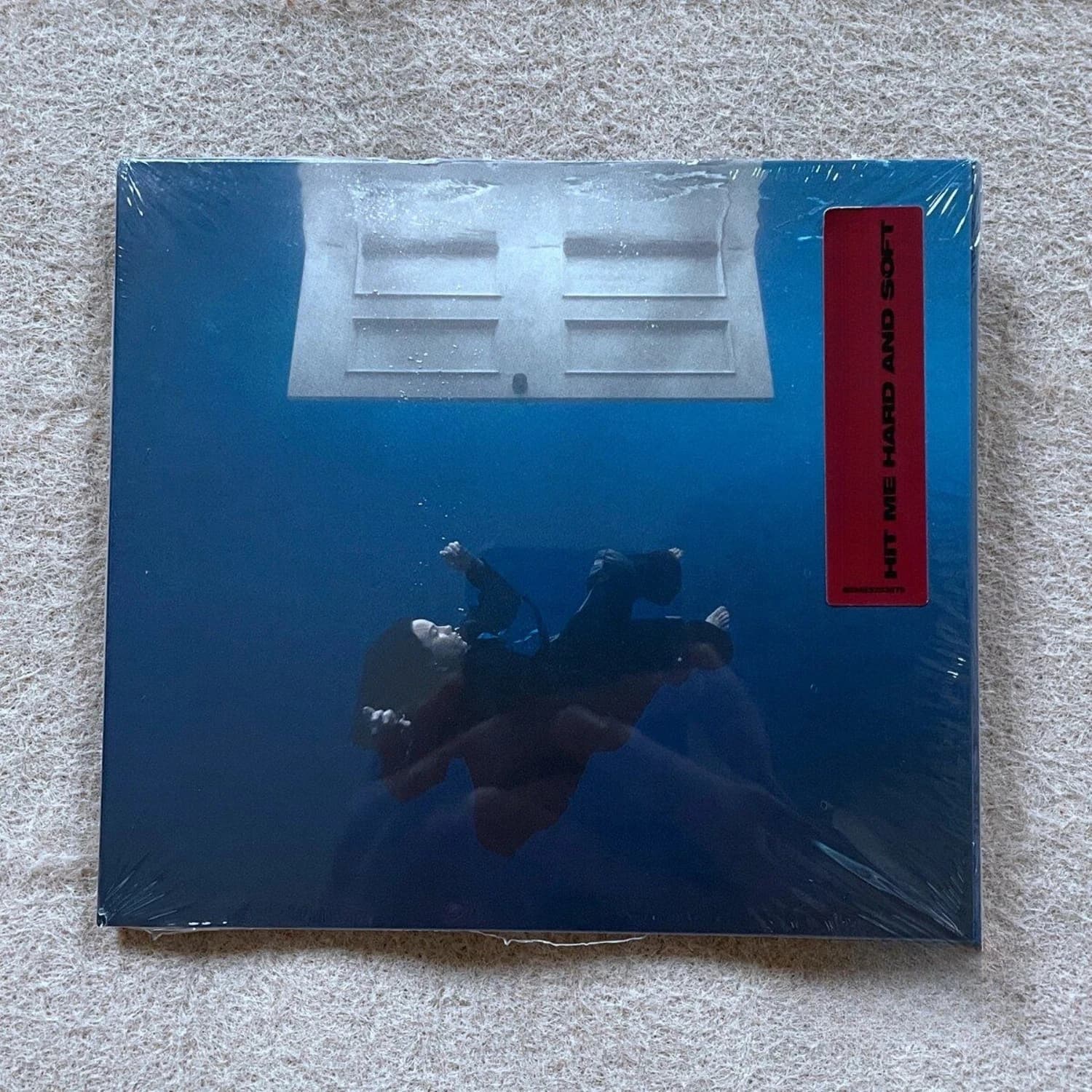 Nouvel album CD de musique pop conceptuel, transmettant un cœur émotionnel à travers des images arti