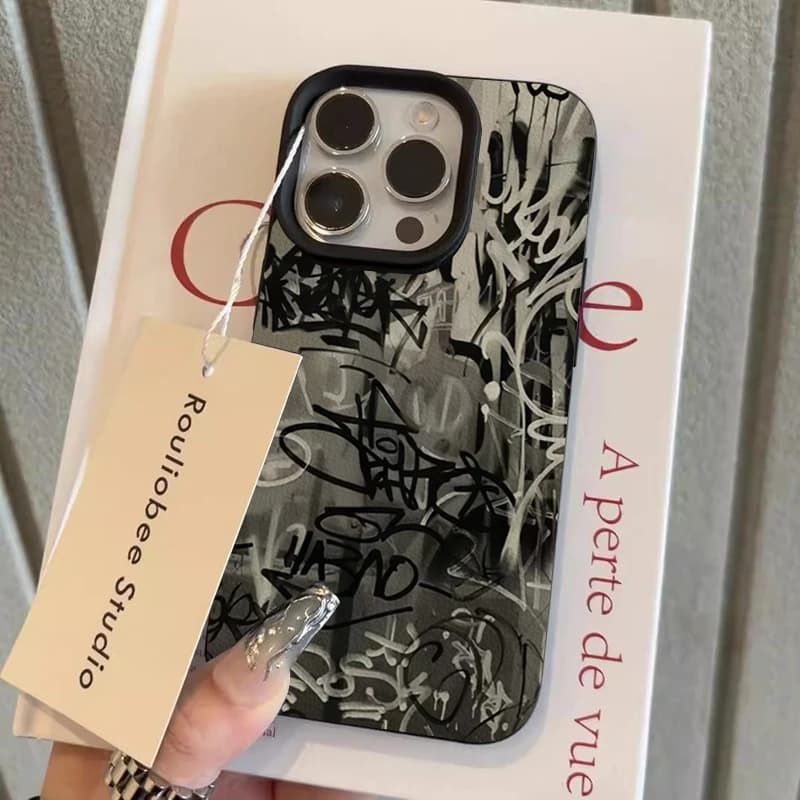 Coque de téléphone souple au design cool avec lettres graffiti noir et blanc pour iPhone 17 Air 16 P
