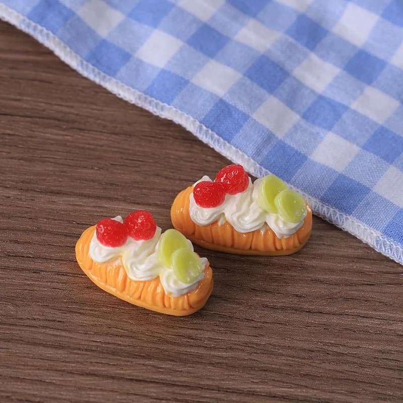 3 pièces Miniatures en résine de gâteau à la crème aux fraises et de pain, pour maison de poupée DIY