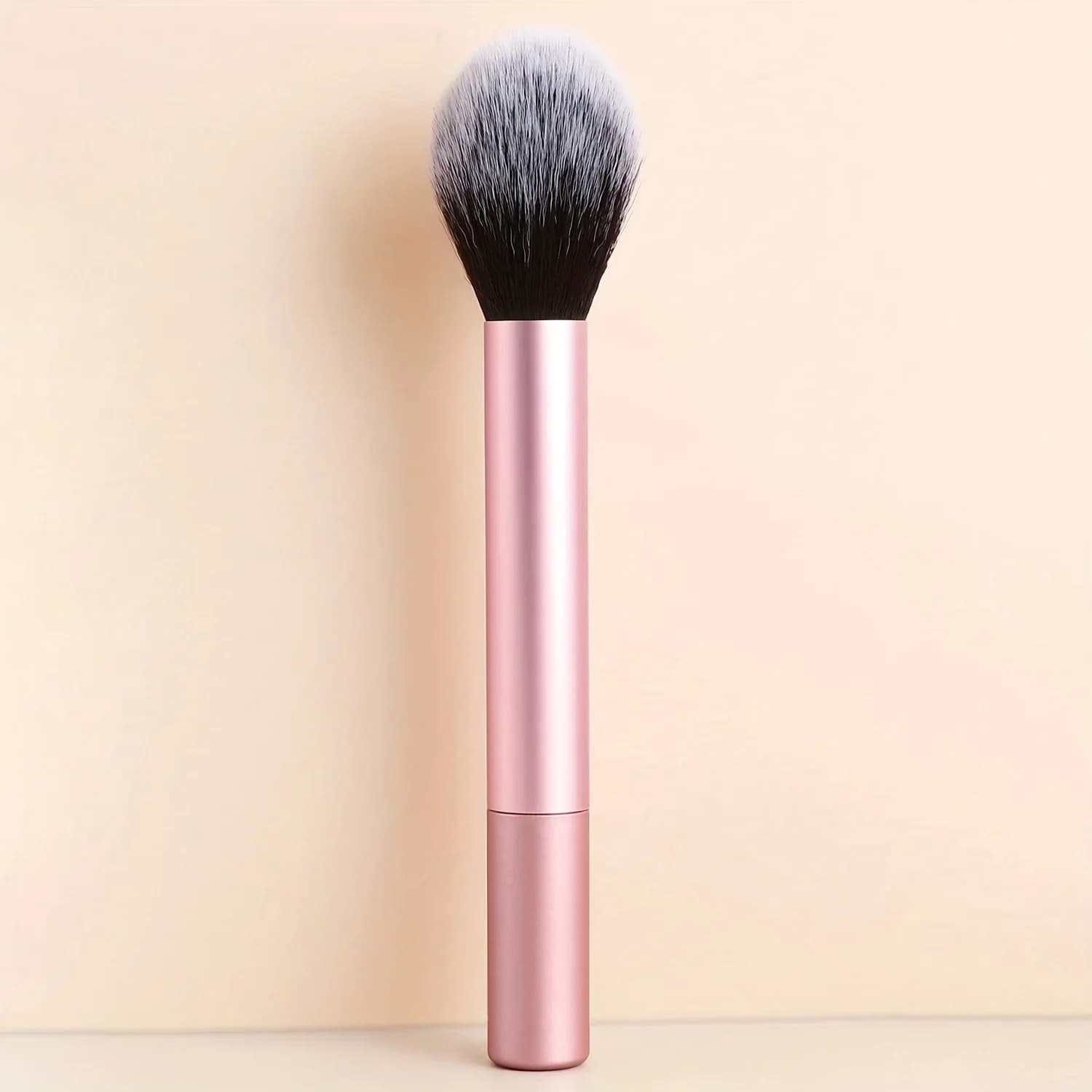 Brosse à Blush pour appliquer le fard à joues en poudre sur les joues pour sculpter et définir votre