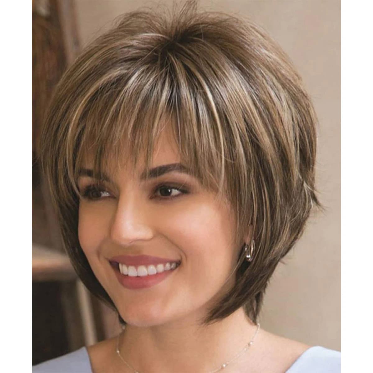 Short marron pour femmes blanches, coupe Pixie superposée avec reflets blonds, cheveux synthétiques 