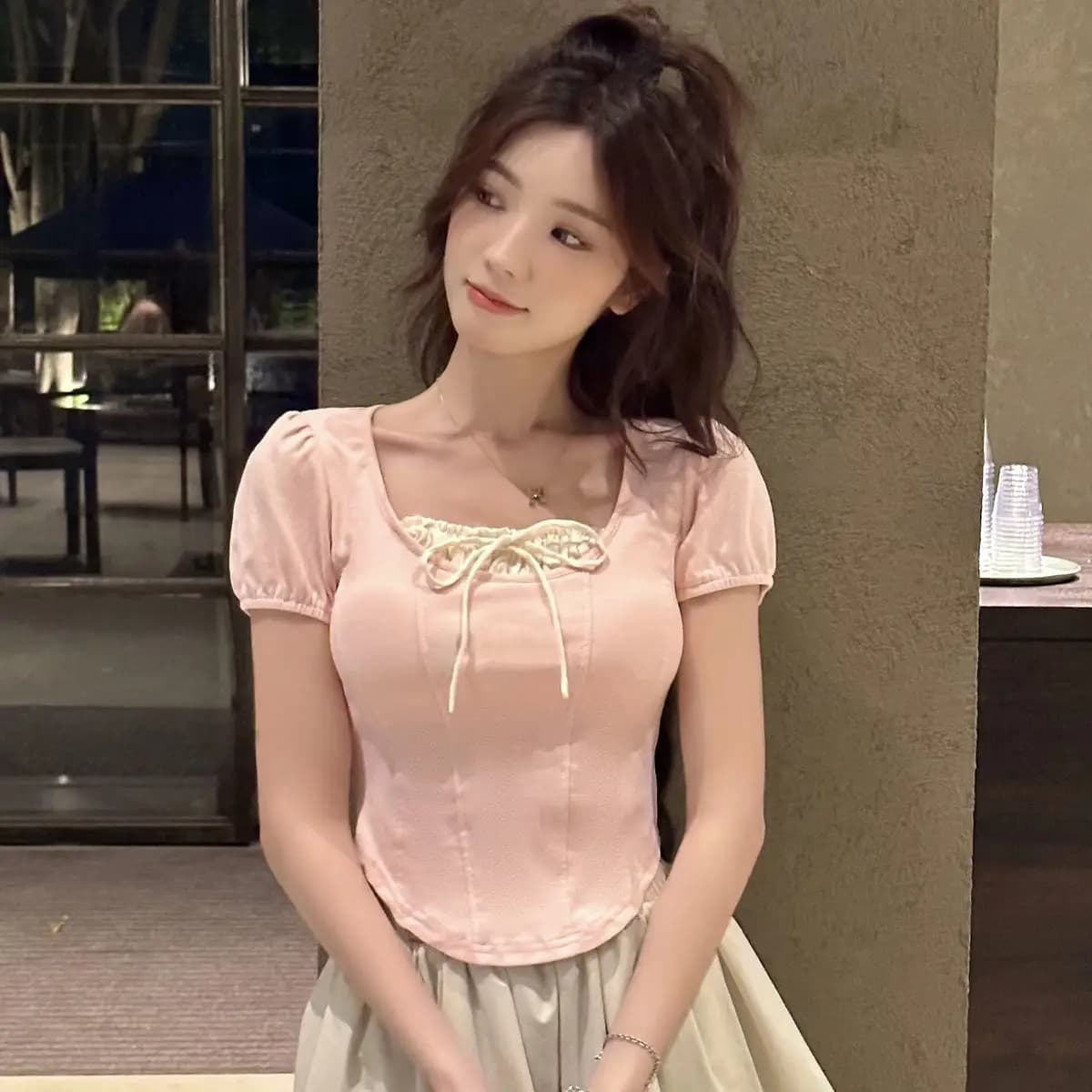 T-shirt à col carré à manches courtes bouffantes pour femmes, design de clavicule français, haut cou