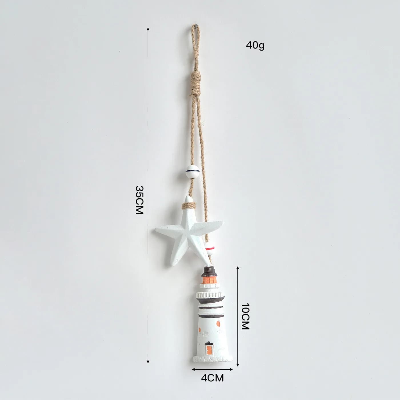 Décoration Méditerranéenne : Étoiles de mer, brochettes de poisson, rideaux en bois suspendus, filet