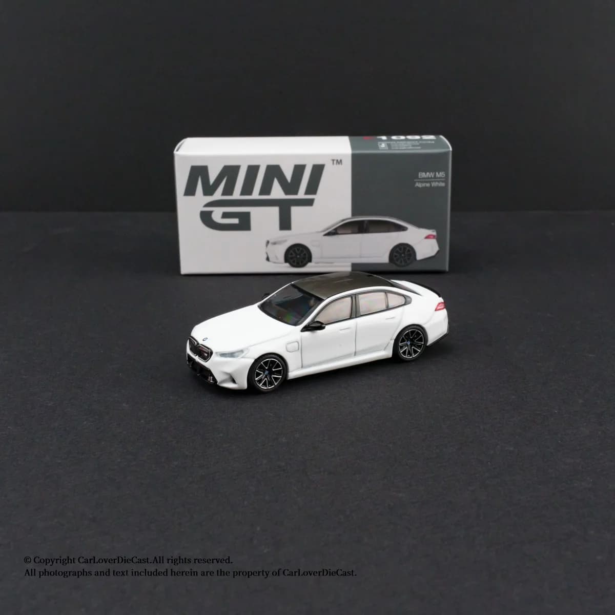 MINIGT 1:64 BMW M5 1092 Alpine White Modèle de voiture en alliage