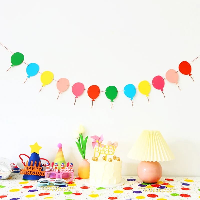 Bannière à motif de dessin animé pour les célébrations d'anniversaire, décoration de fond pour les f