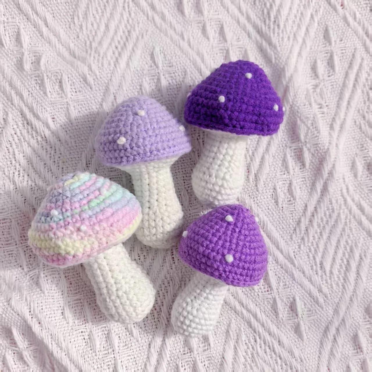Pendentifs champignons mignons faits main au crochet, pendentifs légumes tricotés, décoration de cha
