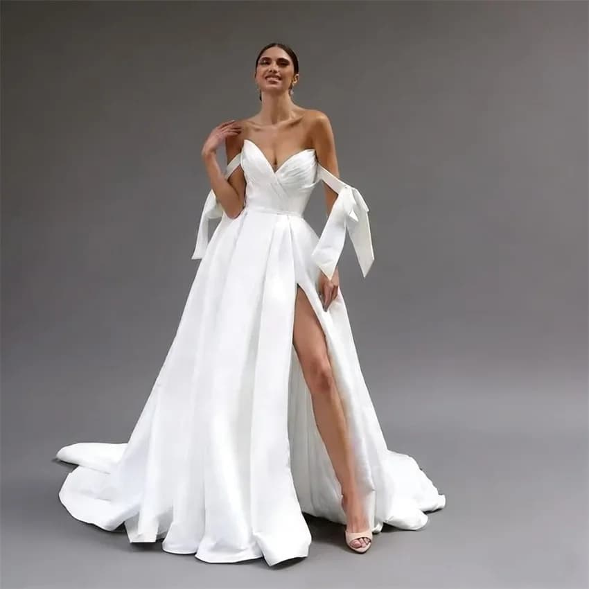Robes de mariée personnalisées élégantes et simples en satin, style décolleté cœur, avec nœud, pliss