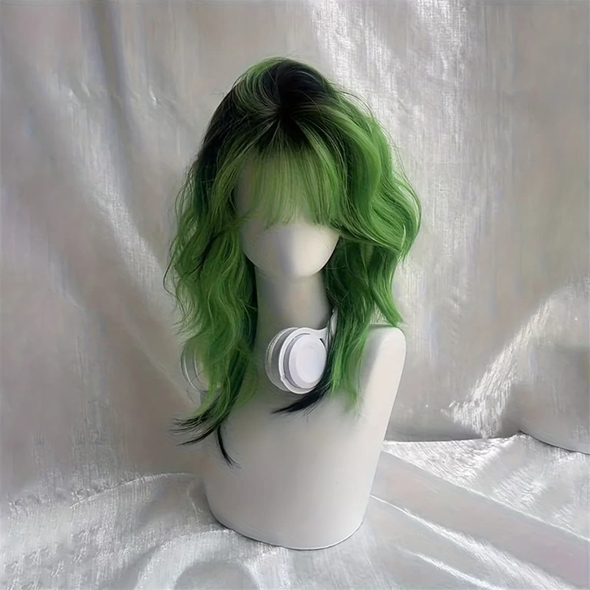 Perruque mi-longue bouclée ondulée dégradé noir vert avec frange, synthétique superposée pour cospla