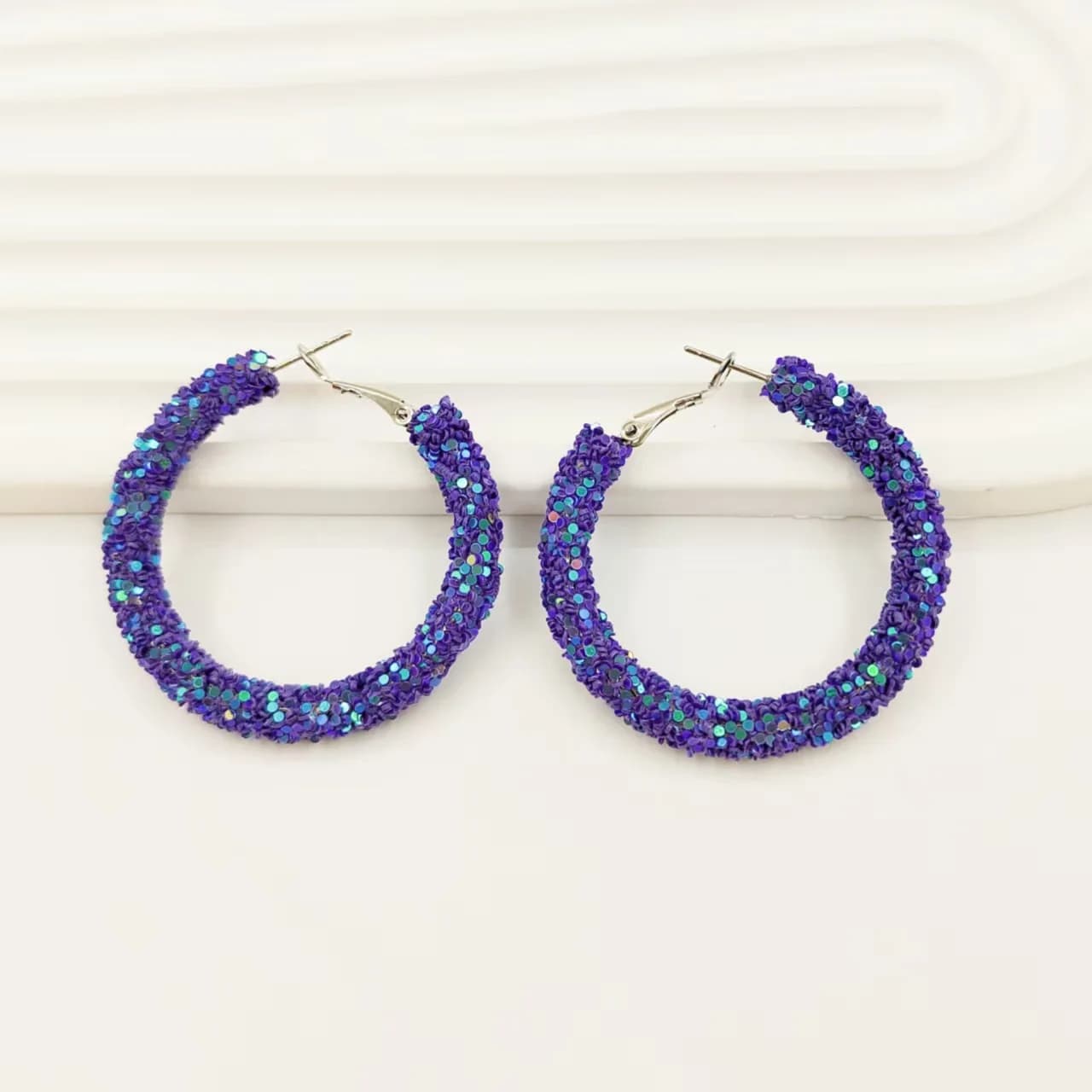 Boucles d'oreilles créoles rondes scintillantes couleur macaron, tendance, en matériaux variés, styl