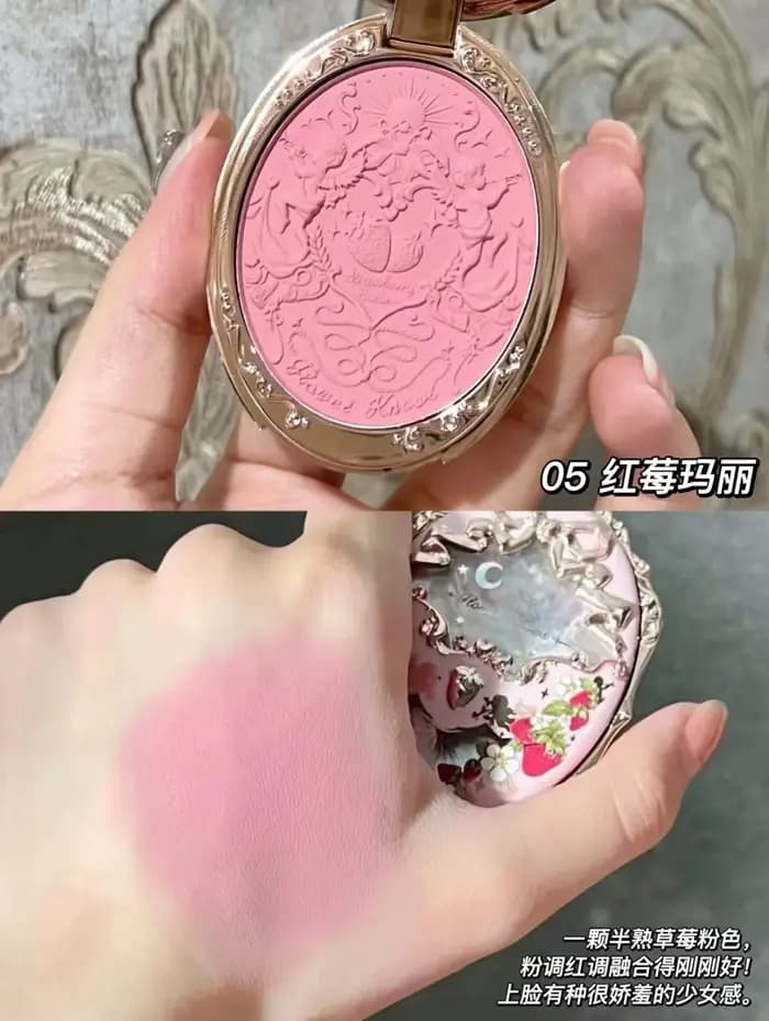 Palette de blush et de contour Flower Knows Unicorn Strawberry Rococo Embossed, crème multi-usages p