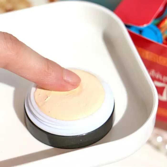 Crème à perles éclaircissante pour le visage
