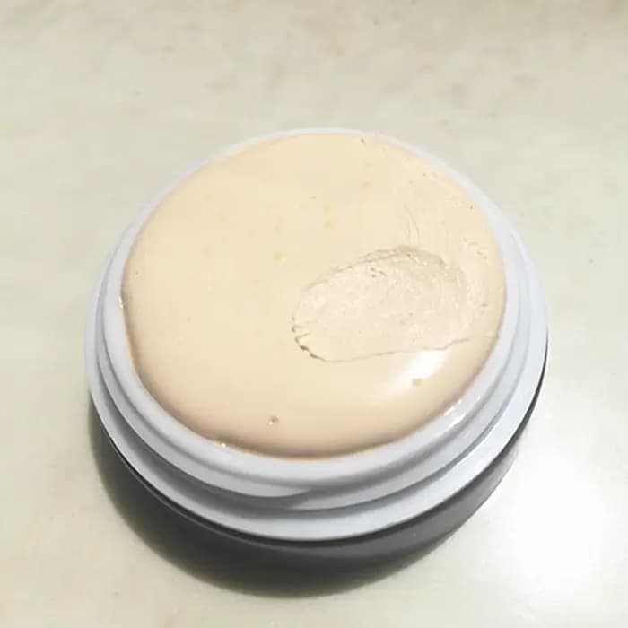 Crème à perles éclaircissante pour le visage