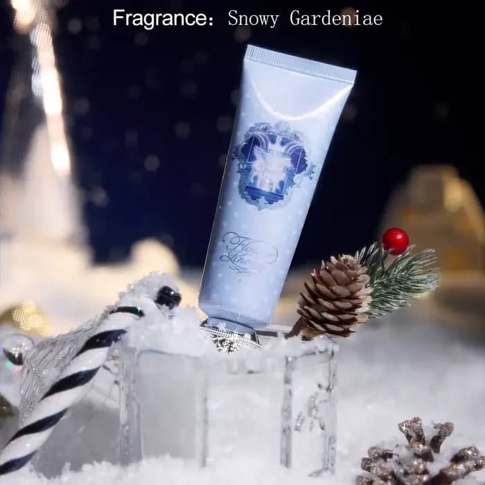 Flower Knows Collection Noël Édition Limitée Parfumée Fraise Cupidon – Base de Teint Hydratante et Adoucissante