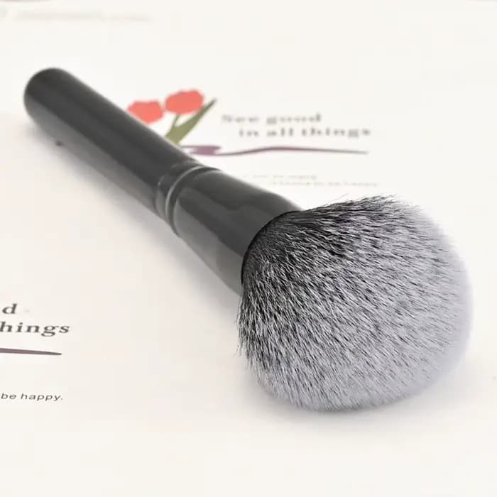 1 grand pinceau de maquillage noir pour poudre libre
