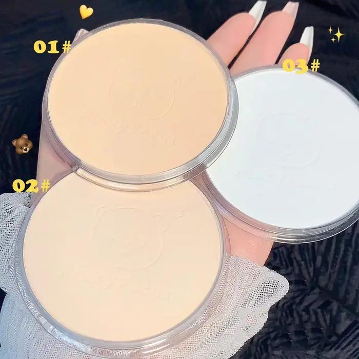 Poudre de maquillage hydratante et éclaircissante