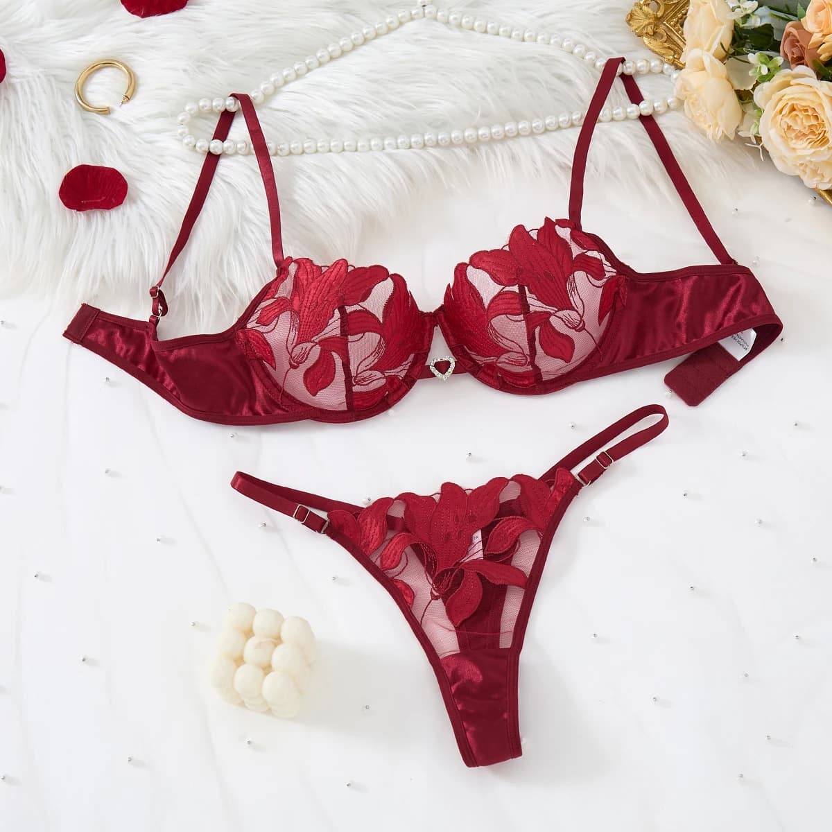 Le style fille rose est confortable et respirant. Il est livré avec un soutien-gorge en dentelle et